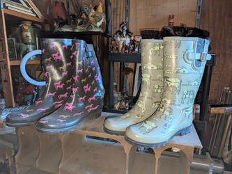 WOMENS SIZE 9 WESTERN CHIEF AND BLUE MOUNTAIN RAIN BOOTS