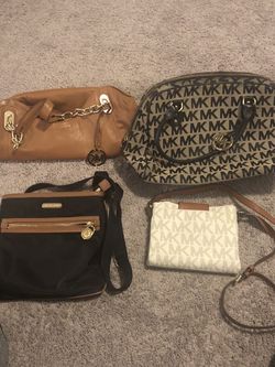 Michael Kors Bags Large Are 120$ Or Best Offer There 100 Each Or Best Offer 50 Each Or best Offer ! All 300 Or Best Offer