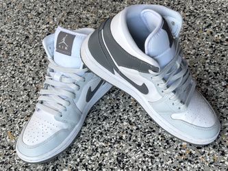 NIKE Air Jordan 1- WHITE/SMOKE GREY-PURE PLATINUM