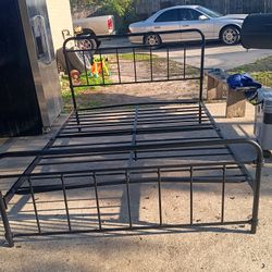 Queen Size Metal Bed Frame 
