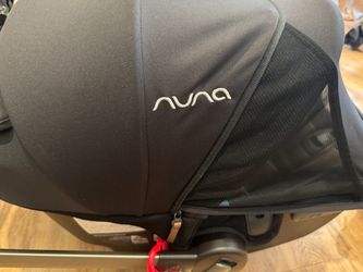 Nuna pipa RX car seat AND base