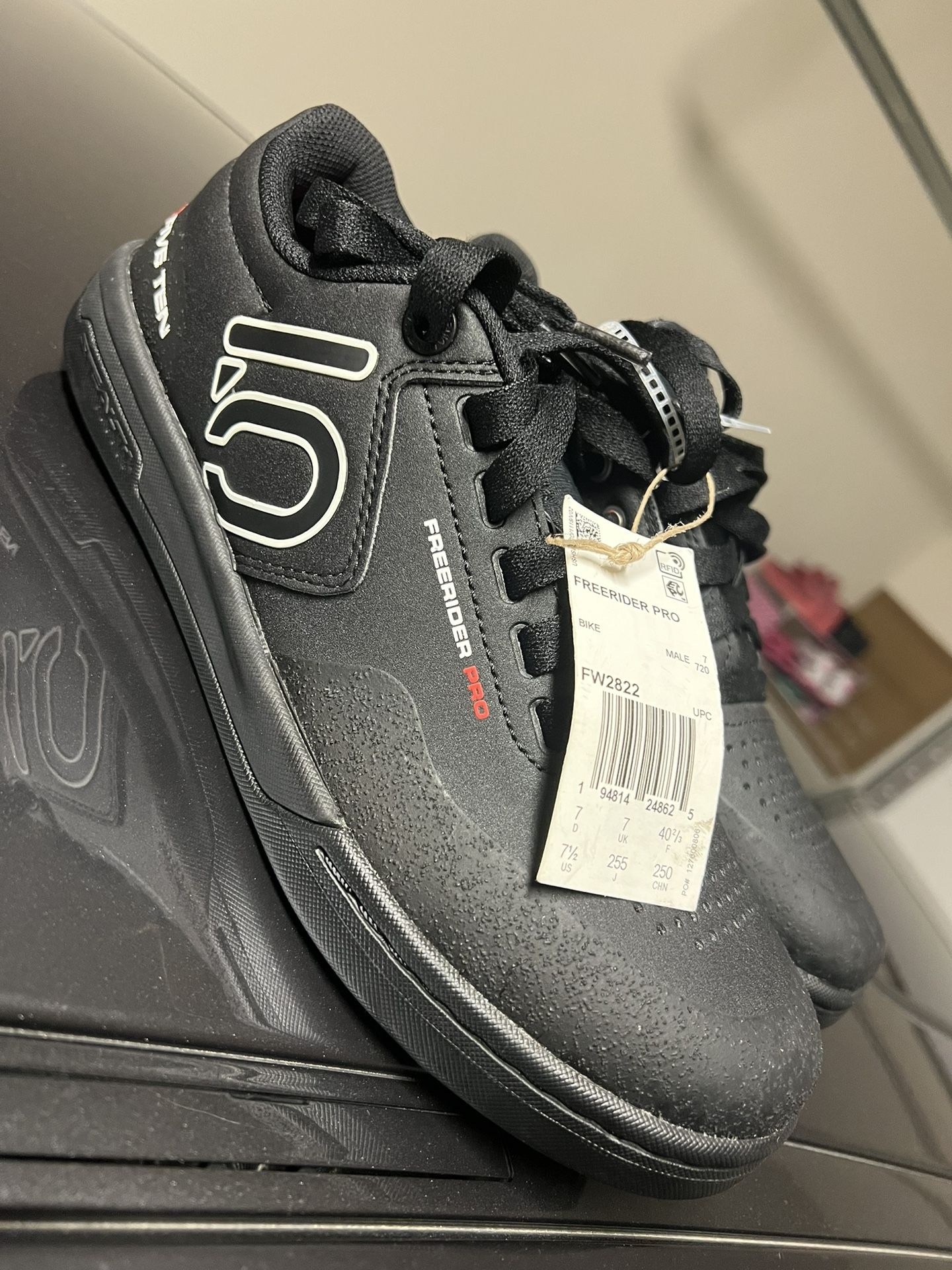 New - Five Ten Freerider Pro Flat Shoes - Men's - Black/White - Size 7.5 FW2822