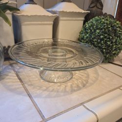 Nice glass cake holder. No other items are for sale!