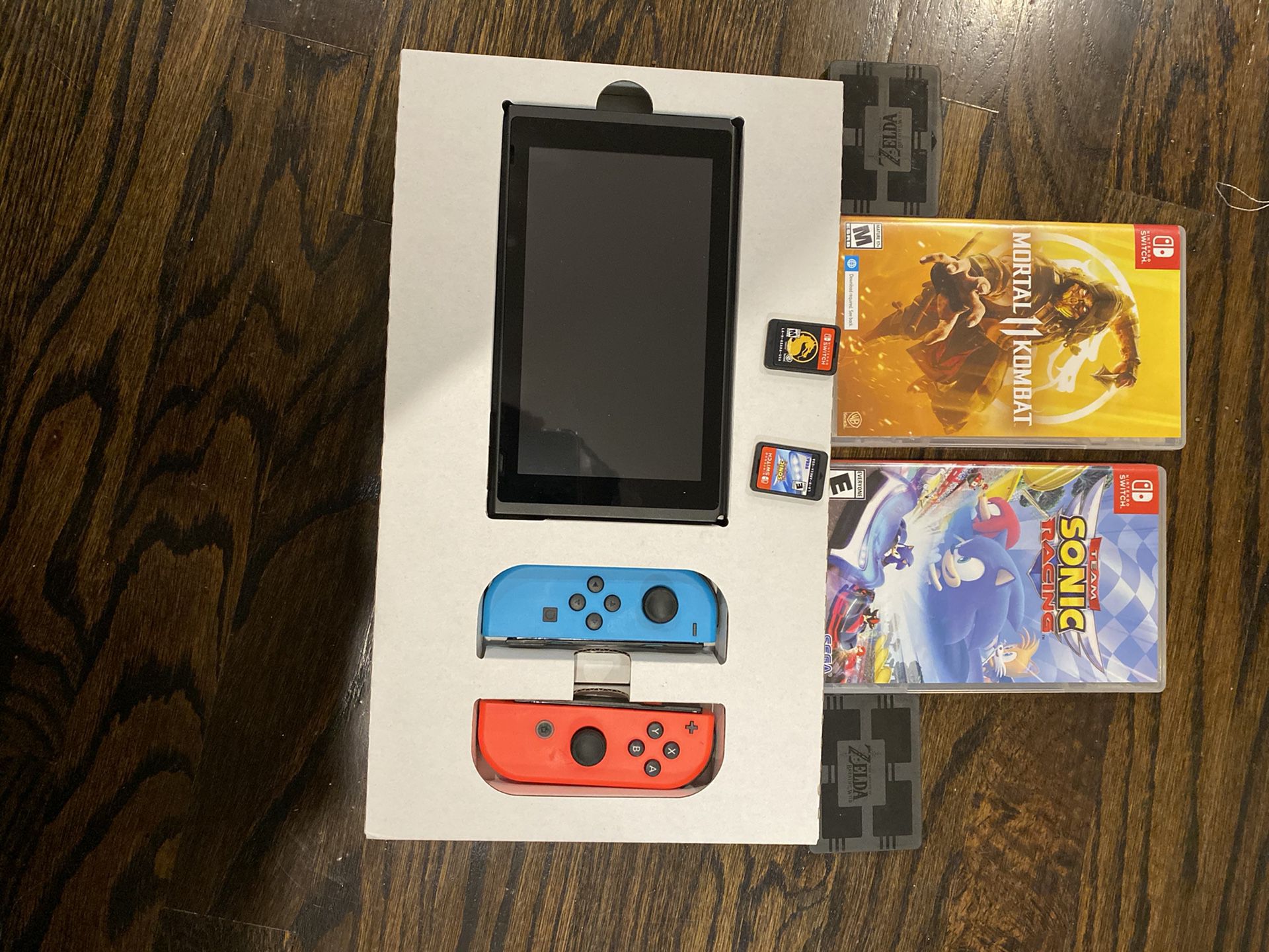 I sell Nintendo switch in perfect condition 2 games with a month of use and memory of 128