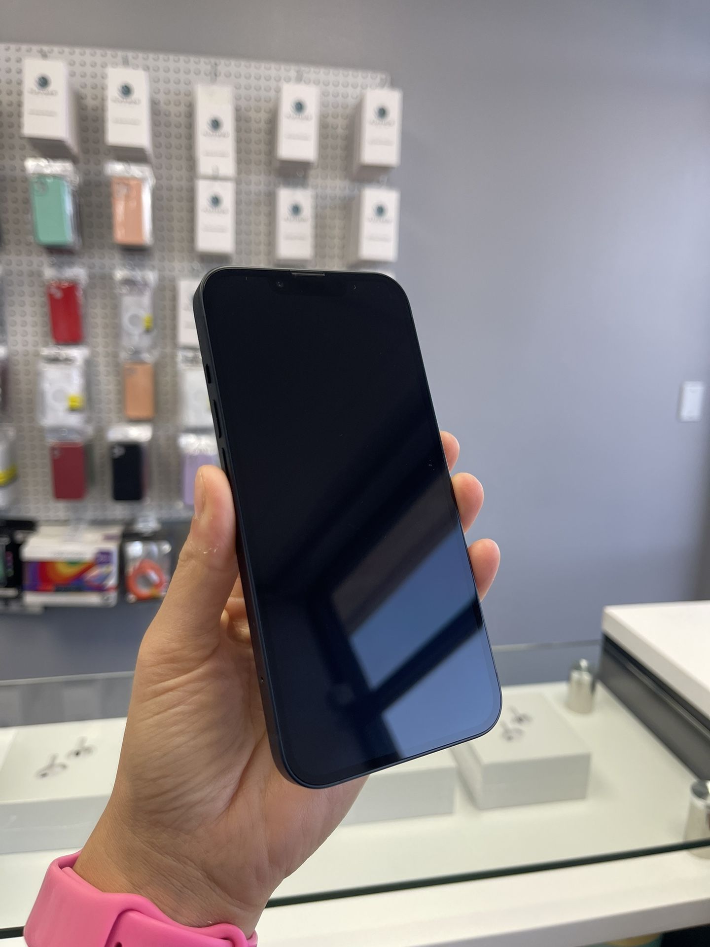 iPhone 13 T Mobile Or Metro Pcs ONLY! Like New ! AirPods Charger And Case Comes For Free !!