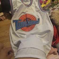 Tune squad Lola jersey