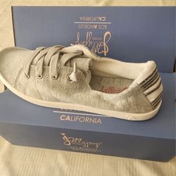 Lady Tennis Shoes 9M