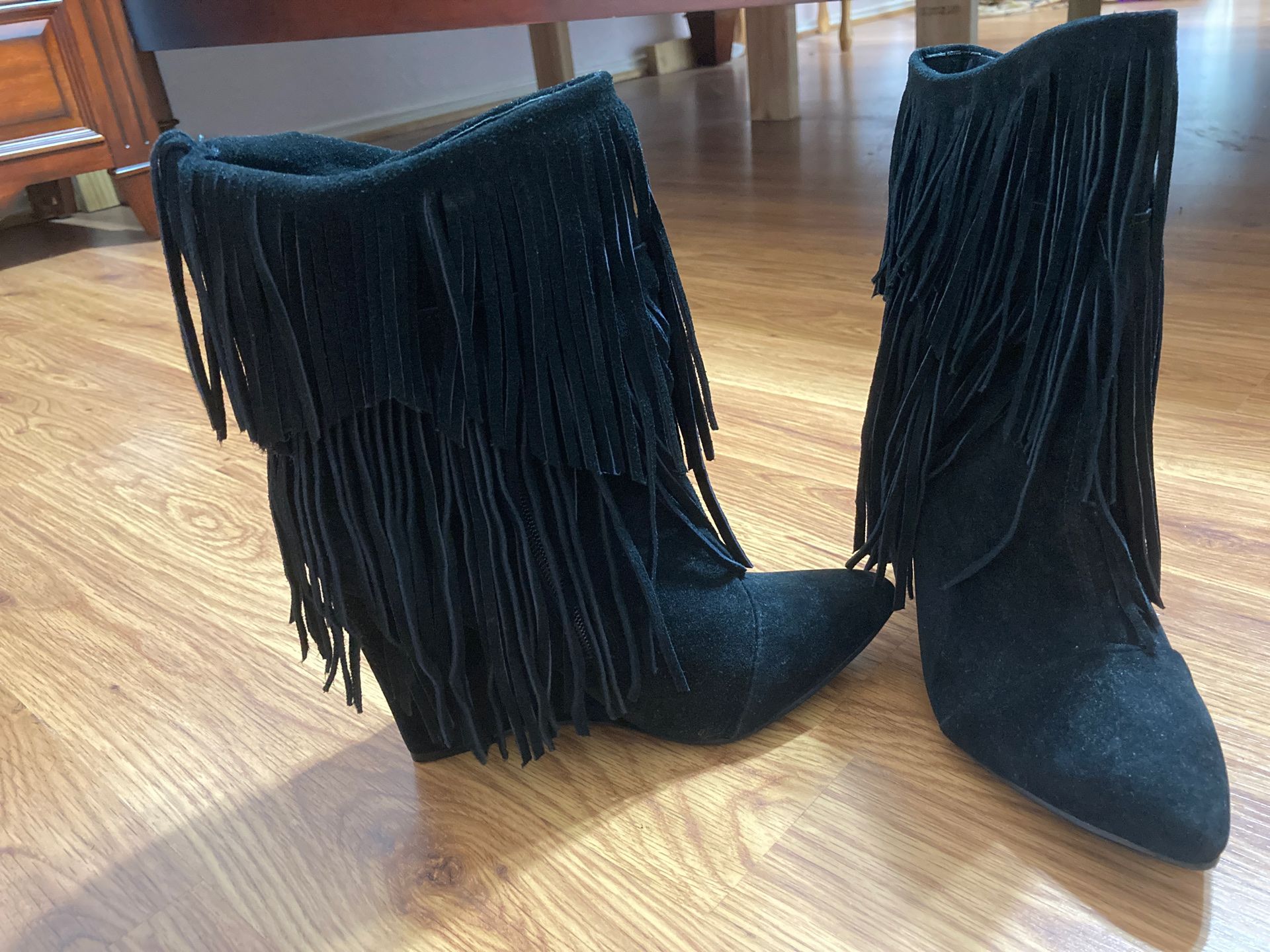 Fringe black boots size 8 runs small