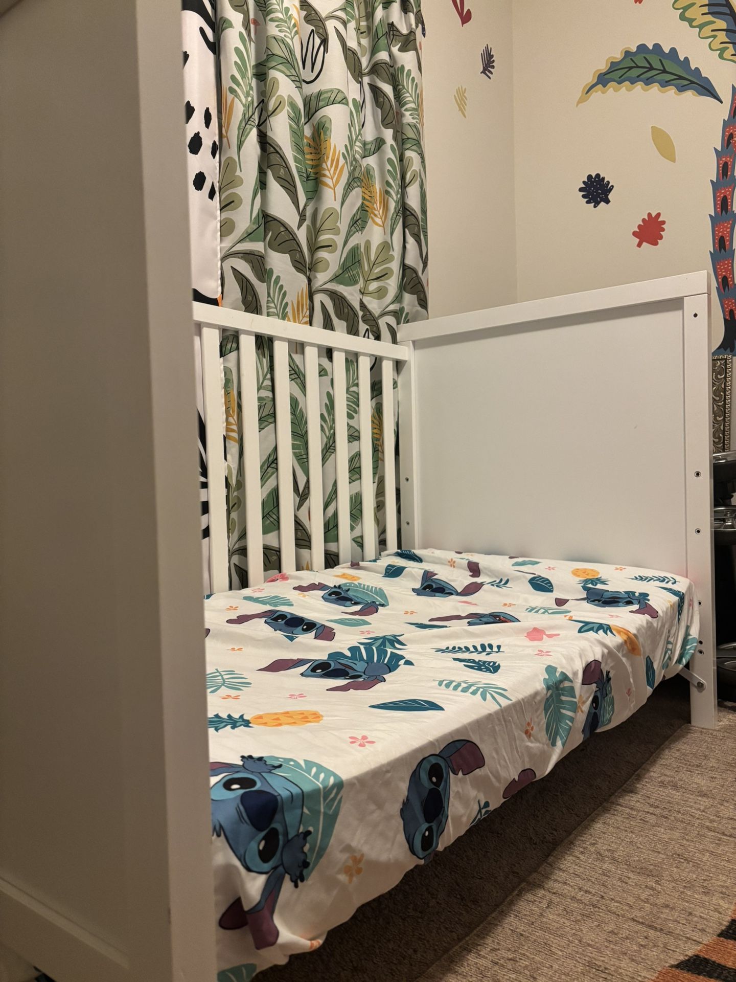 Baby crib/ toddler bed