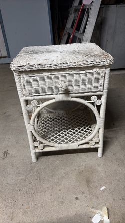 Vintage white wicker side table/