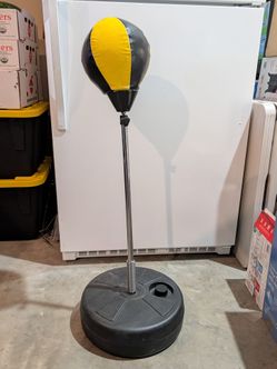 Floor standing kids speed bag