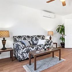 Couch Victorian Design 4ft x 3ft x 3ft