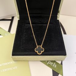 Van Cleef And Arpels Vintage Alhambra 18k Yg Black Onyx Necklace