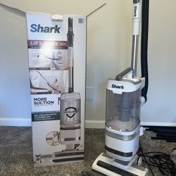 Shark Lift Away ADV Vacuum