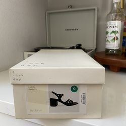 Ramona Sandals Size 9 Women