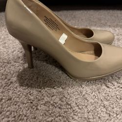 Nude Pumps