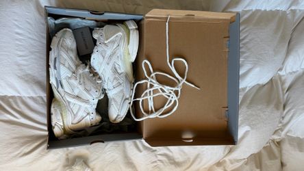 White balenciaga runners