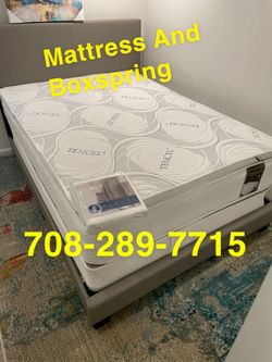 Huge sale for Mattress And Box Twin size mattress and box 150.$ full 190$ Queen 200$ king 290$. free delivery free set up 708….280….7715… cash or Zell