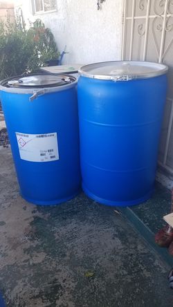 Barriles de 60 galones limpio con tapadera y arro $35 cada 1 $35 each