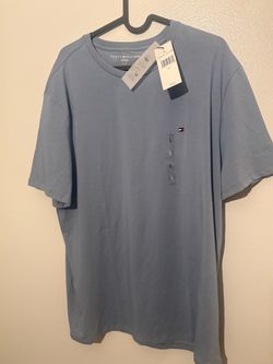Tommy Hilfiger V-Neck T-Shirt Size Large