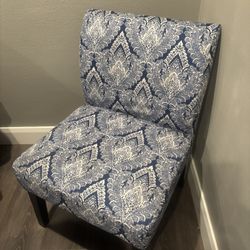 Accent Chair – Blue & White Pattern