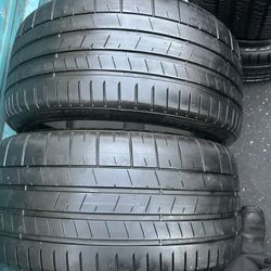 Tengo un par de llantas en muy buenas condiciones marca pirelli p zero   285 35 ZR20 instalación y balanceó por el mismo precio 