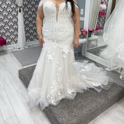 NEVER USED WEDDING DRESS - SIZE 18