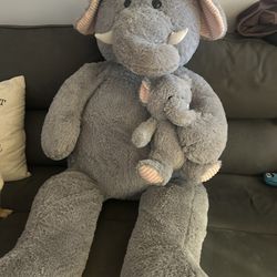 Huge Elephant 