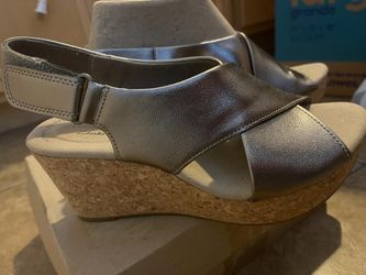 Size 7  Marca Clark’s 