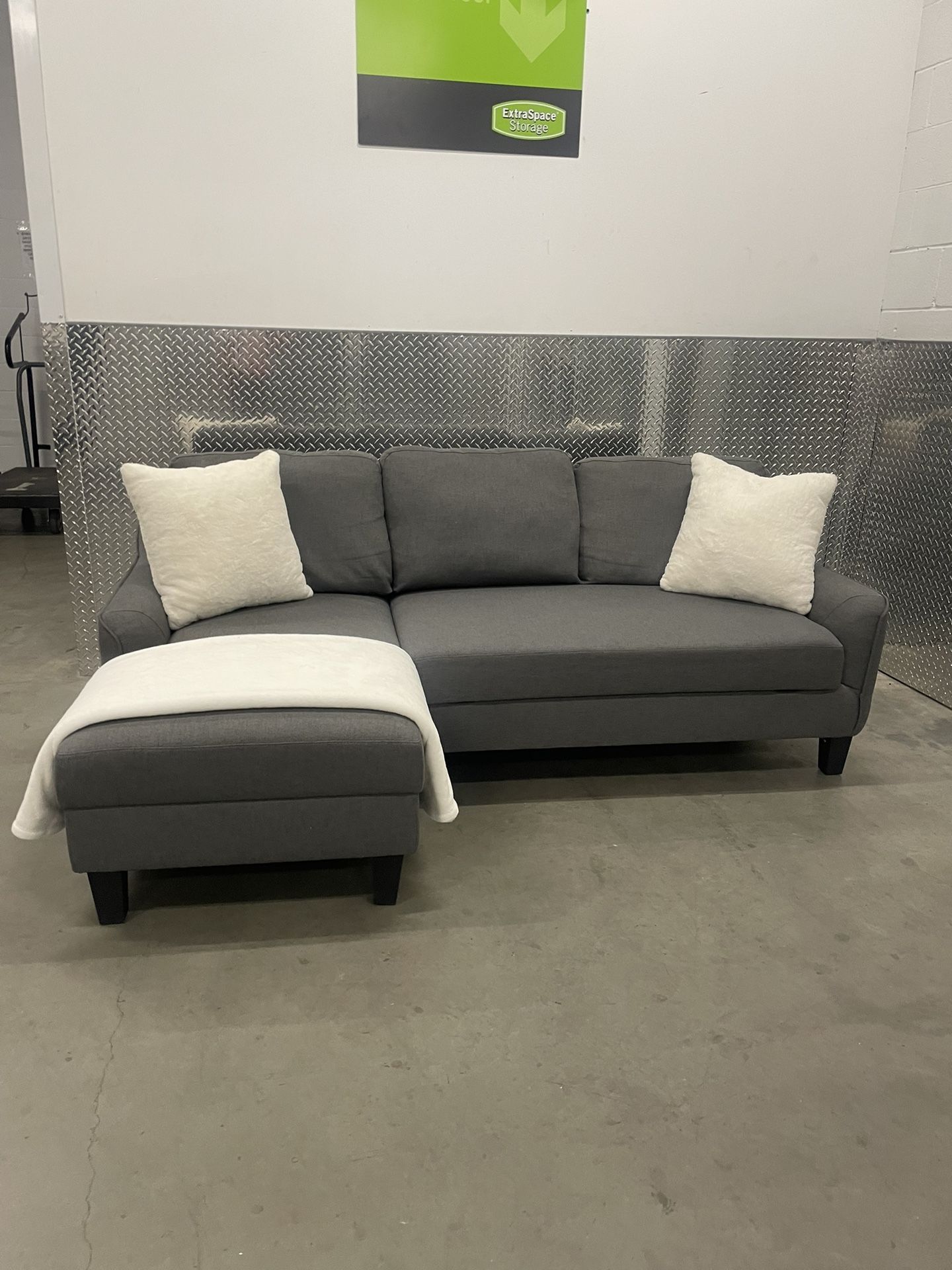 Grey Ashley’s Sofa Sectional W/ Pullout Bed