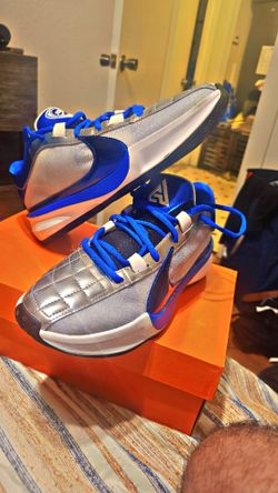 Nike zoom Freak 5 size 9