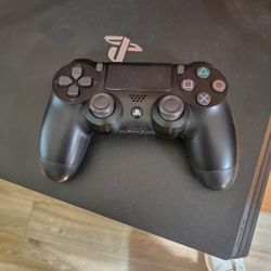 Playstation 1TB Pro & Controllers