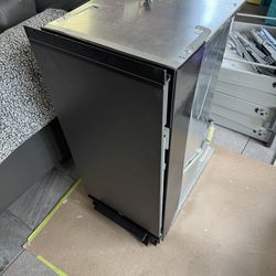 KitchenAid 1.4 CF 15” Panel-Ready Built-In Trash Compactor (KTTS505EPA0)