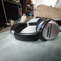     Numark headphones