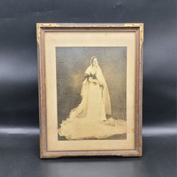  Vintage Wedding Photo Bride With Flowers In Frame