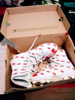 8.5 Under Armour HighLight Lacrosse Cleats 