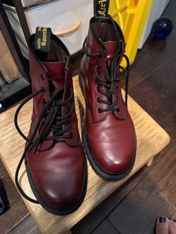 Dr Martens Boots burgundy/maroon US sz 8M/9L