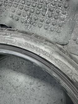 (1) SINGLE MICHELIN USED TIRE 255/35/19