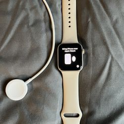 Apple Watch SE 2nd Gen With Fast Charger