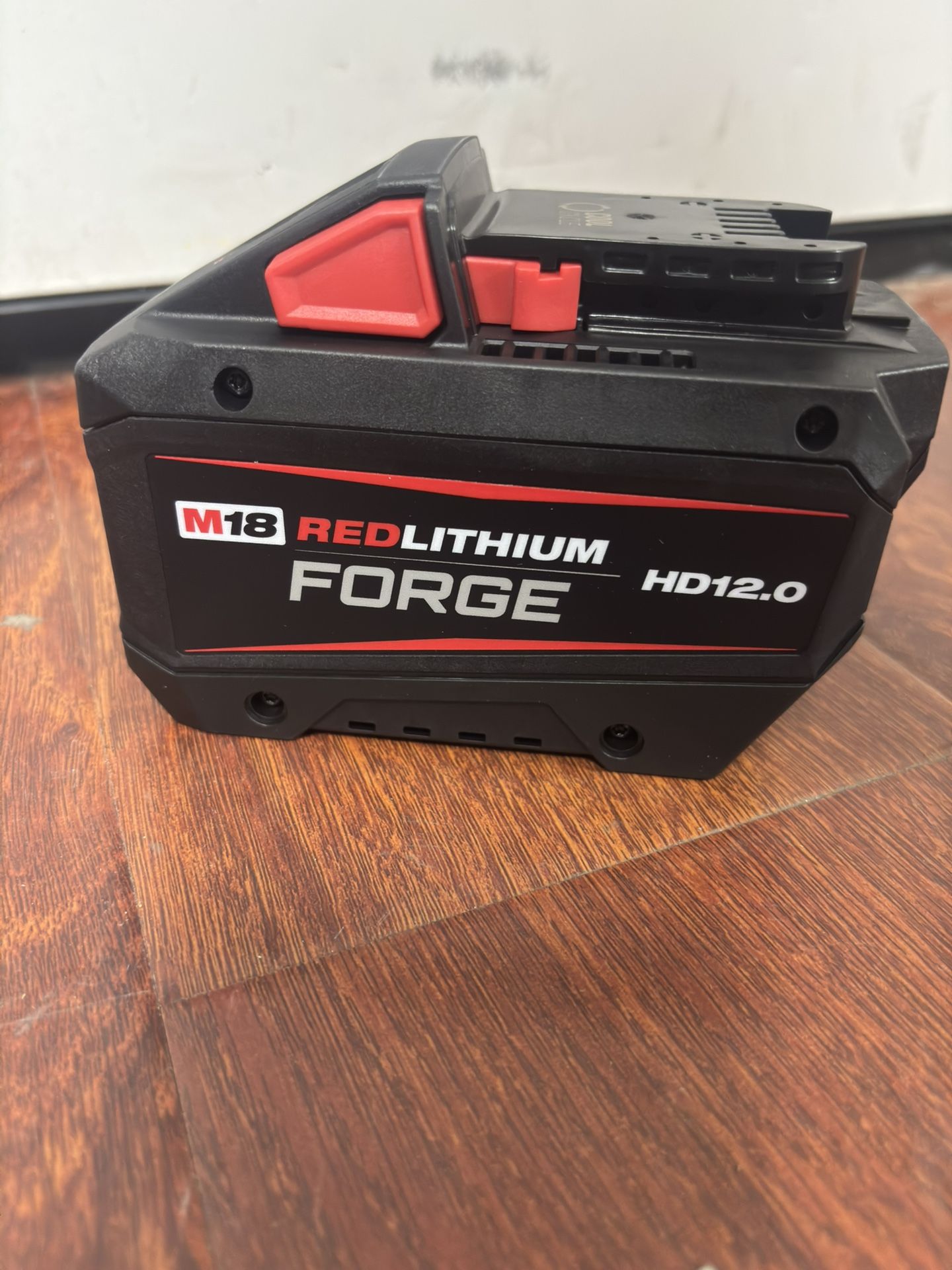 Milwaukee M18 18V Lithium-lon REDLITHIUM FORGE HD 12.0 Ah Battery Pack