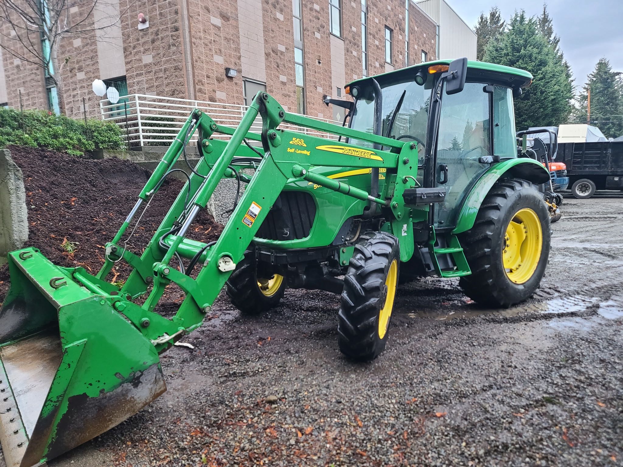 2009 John Deere 5083E