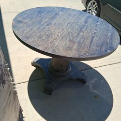 Nice Round Table Distressed Wood Grey Beauty