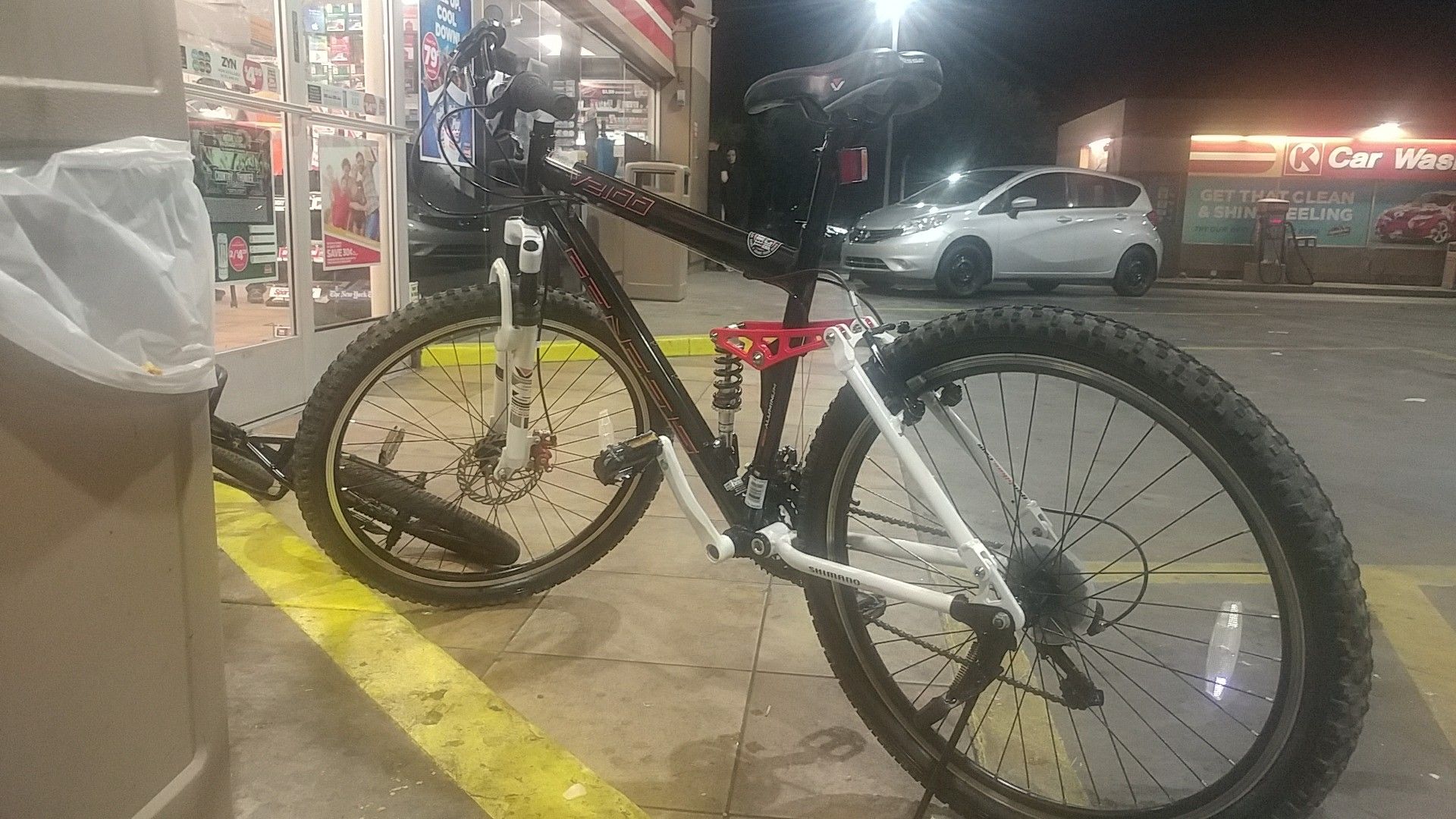 Genesis veiaa Shimano mountain bike 1909 aluminum frame (almost brand new!)