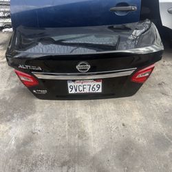 2016 Nissan Altima Trunk Lift Black color $250