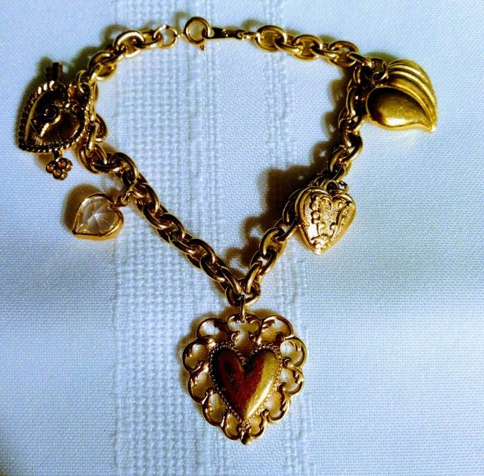 Nice Goldstone " heart"  Charm bracelet