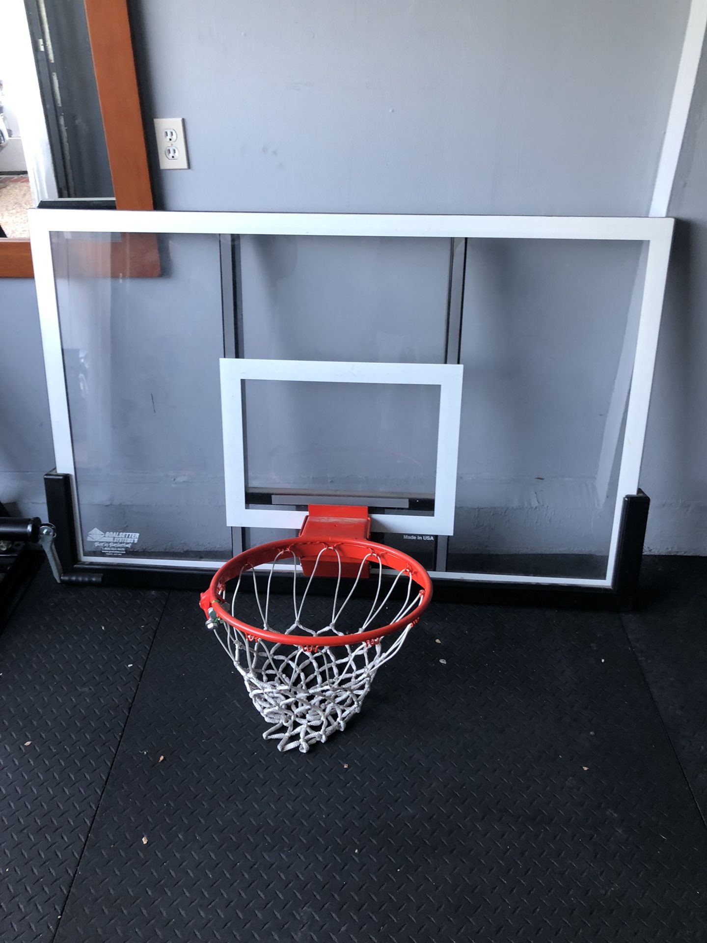 Basketball hoop