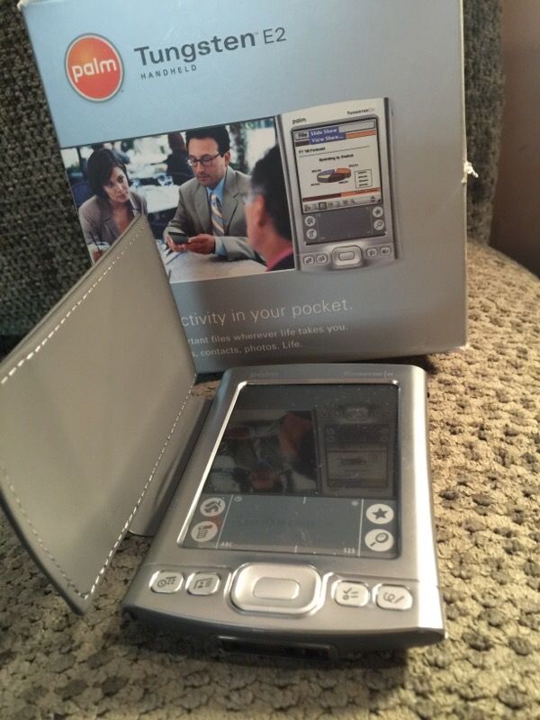 Palm , Tungsten E2 with software installation CD. also lots of Medical software installed. Leather cover included