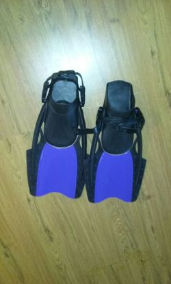 Flippers adjustable size 10-13 L
