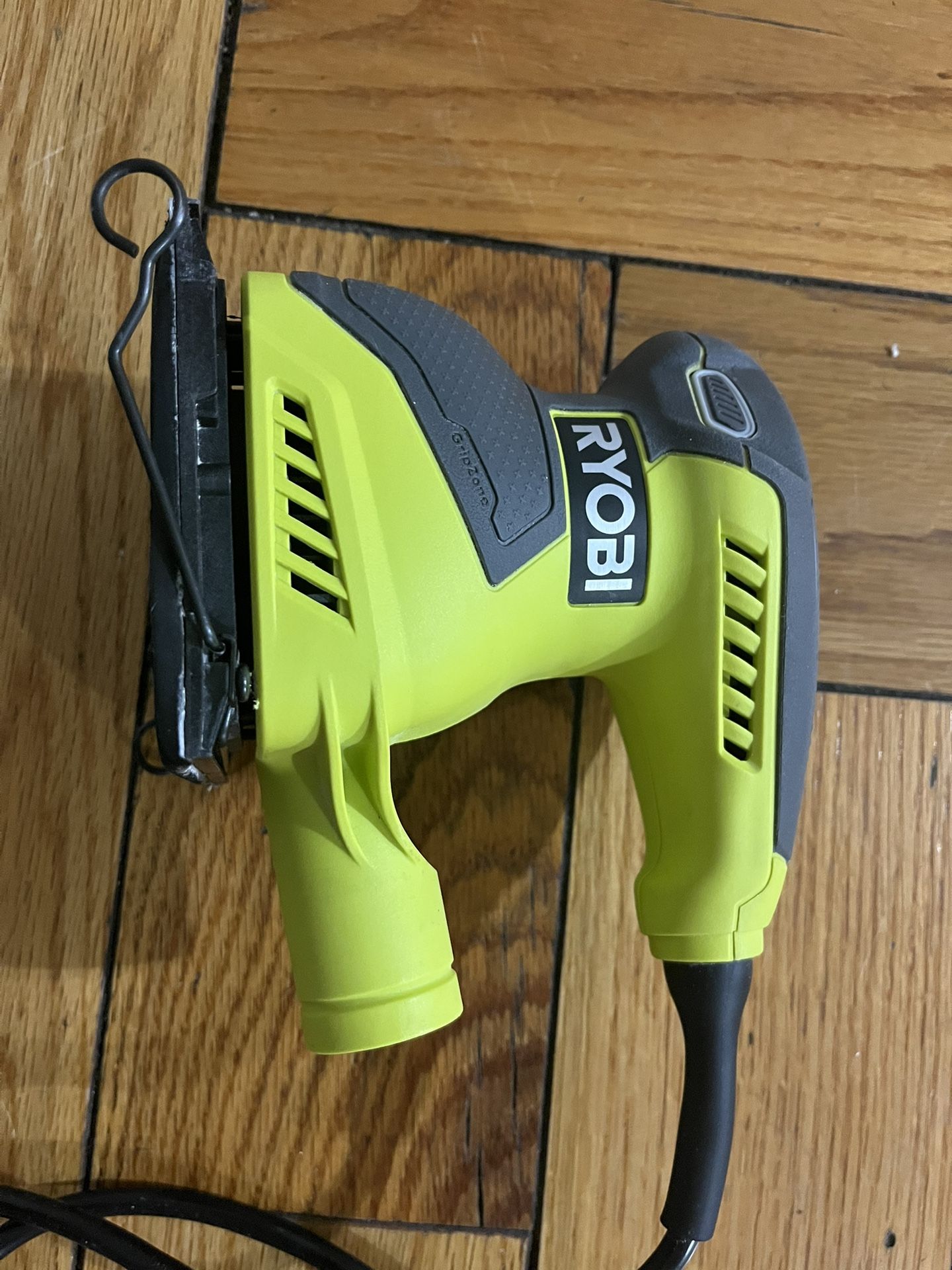 Ryobi 1/4-Sheet Finishing Sander, 2A – Model S652DG – w/ Ryobi Carry Bag