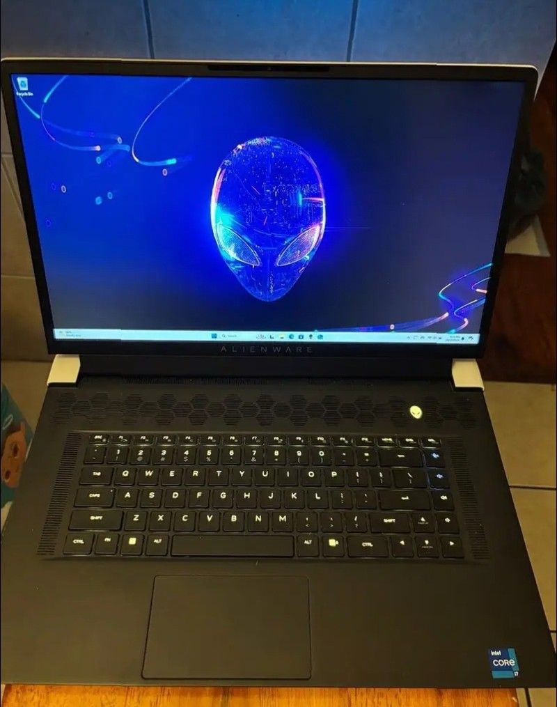 Alienware X17 R2 Gaming Laptop